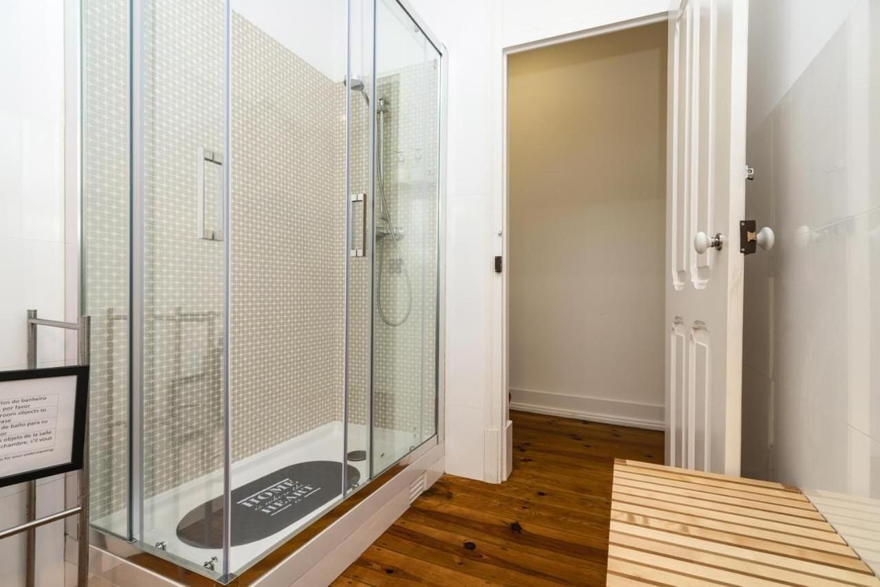 Rustic M2 R1 - Amazing Double Room With Shared Bathroom Lisbon Bagian luar foto