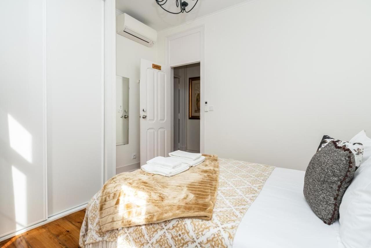 Rustic M2 R1 - Amazing Double Room With Shared Bathroom Lisbon Bagian luar foto