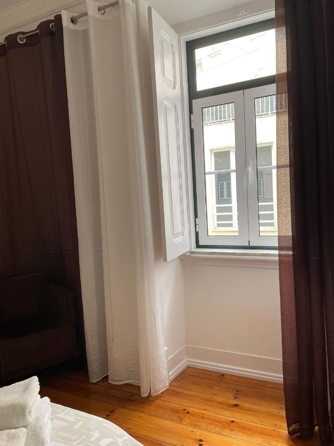 Rustic M2 R1 - Amazing Double Room With Shared Bathroom Lisbon Bagian luar foto